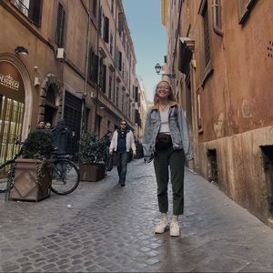 Meet your Posher, Kelly